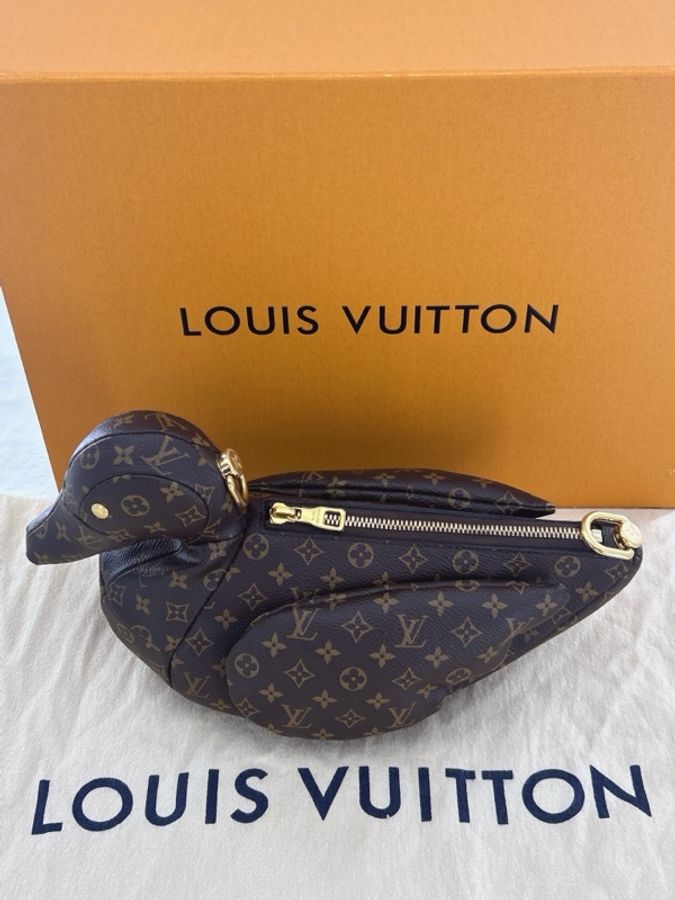 LV x Nigo 聯名款 稀有鴨子包-1