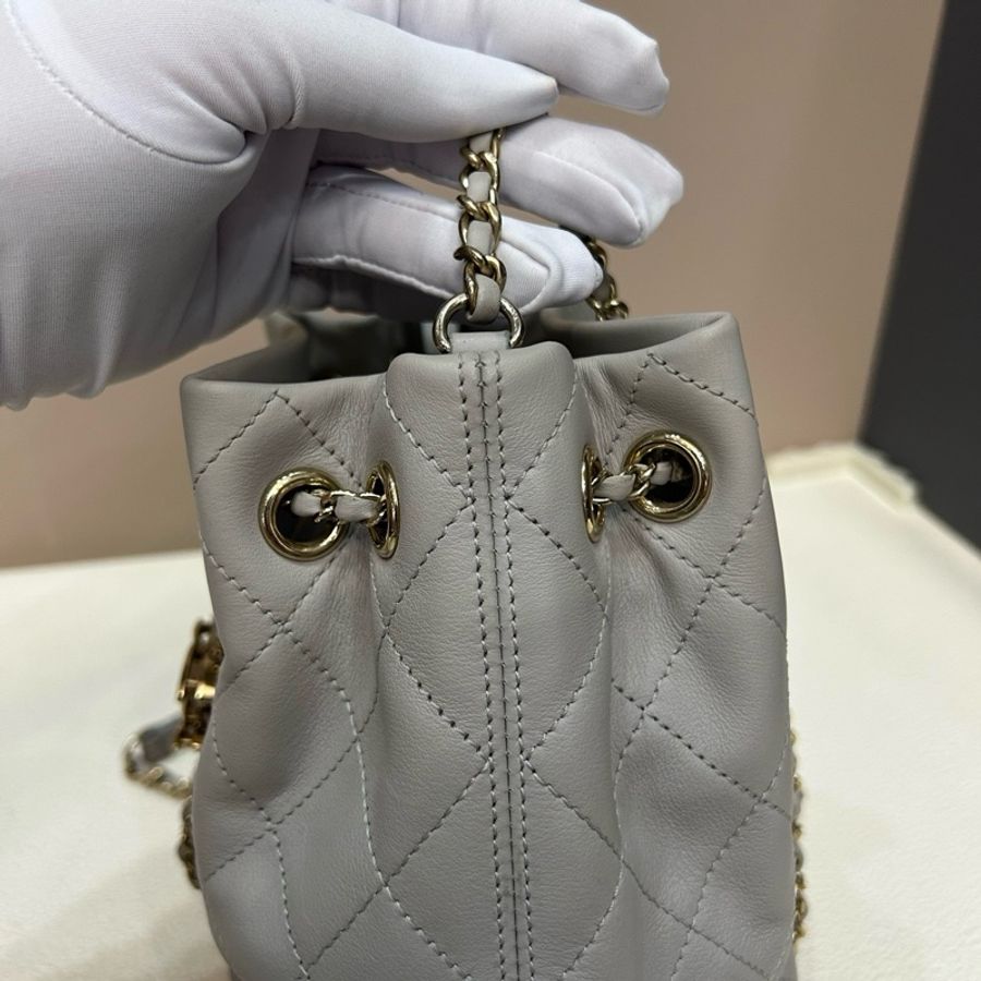 Chanel香奈兒 水泥灰淡金扣牛皮抽繩水桶包手提包斜挎包,-7