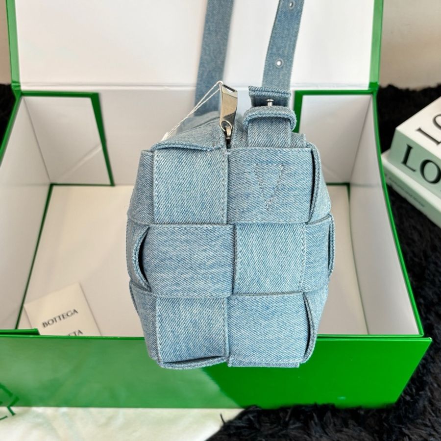 Bv 葆蝶家Bottega Veneta Brick Cassette牛仔肩背包帆布腋下包單肩包斜挎包-3