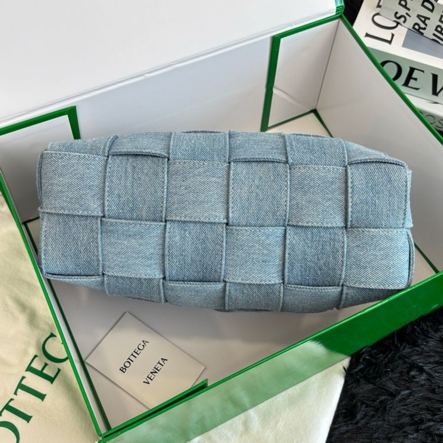 Bv 葆蝶家Bottega Veneta Brick Cassette牛仔肩背包帆布腋下包單肩包斜挎包-4