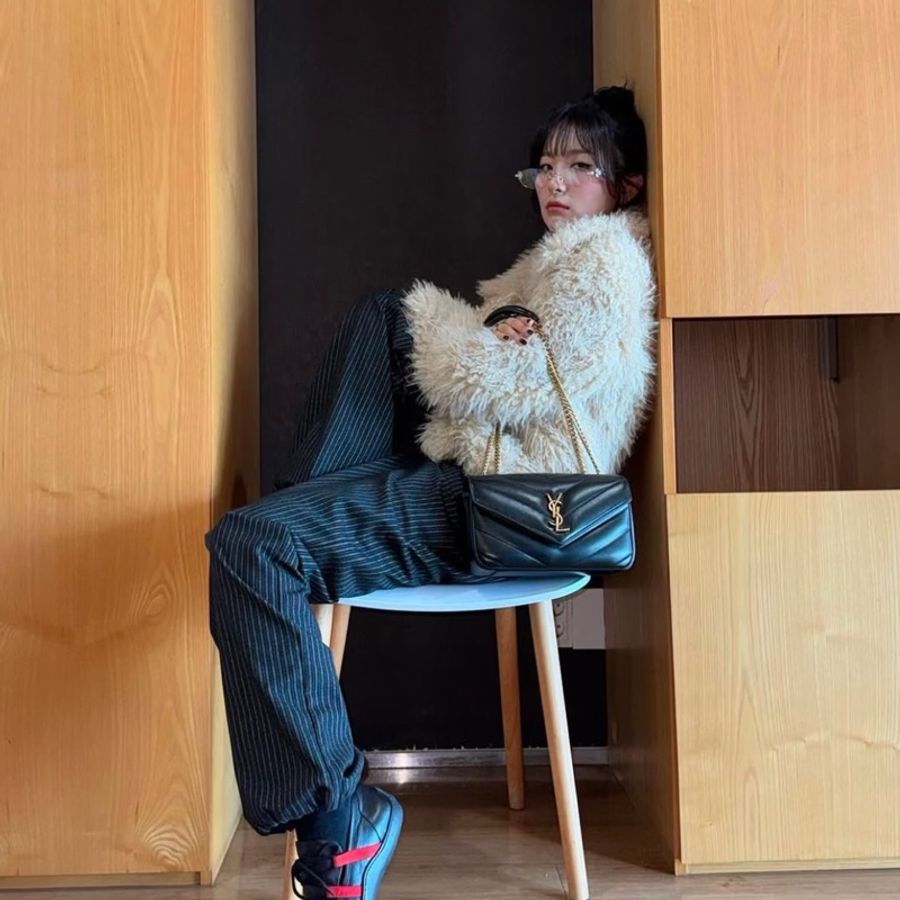 YSL聖羅蘭 LOULOU系列黑金V紋羊皮信封包 鏈條包小號-7