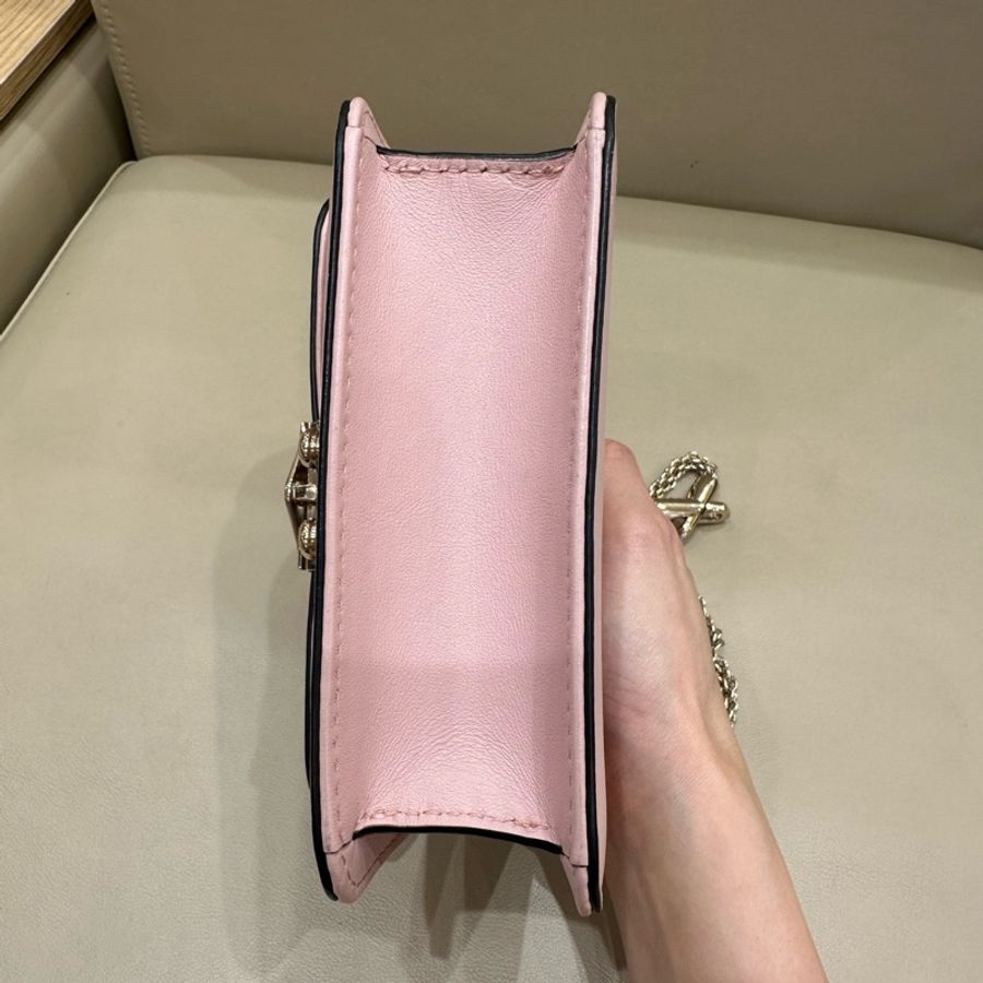Valentino華倫天奴粉色鉚釘woc鏈條包-4