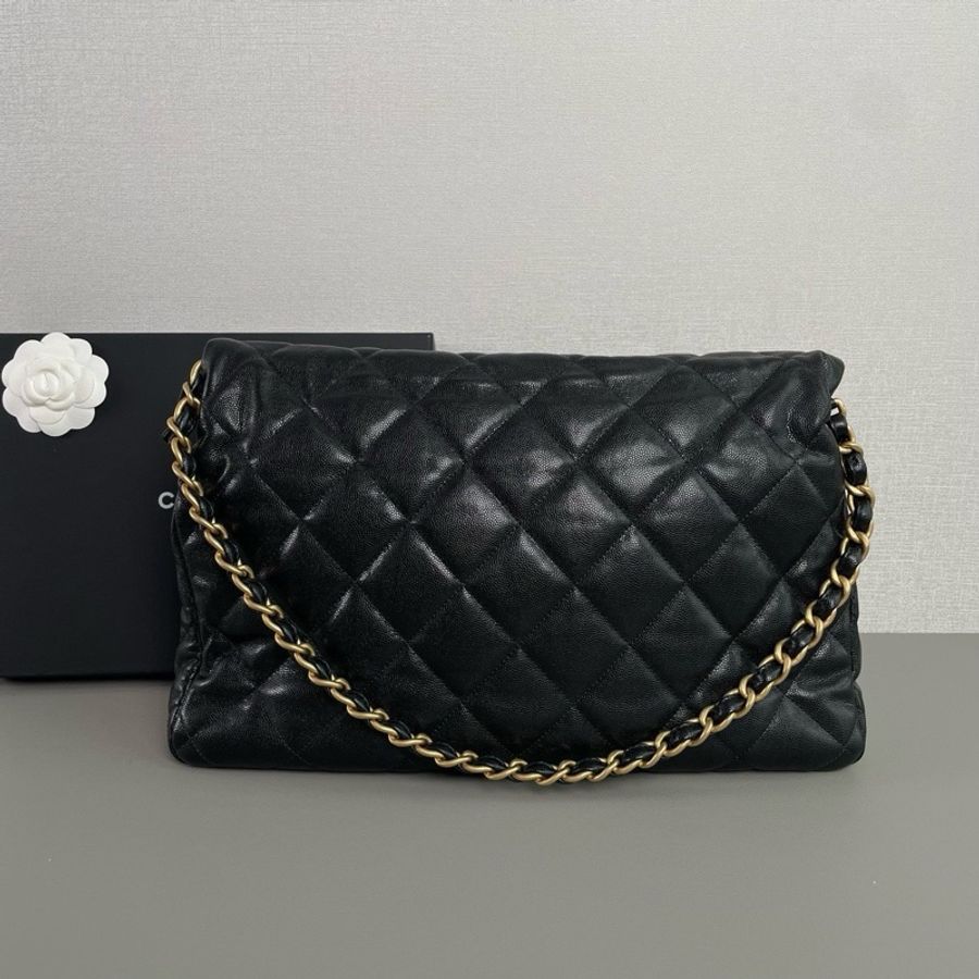 Chanel香奈兒🖤 24P 黑金荔枝皮 嬉皮包hobo maxi腋下包 99新 芯片款 尺寸:39.5×39×9cm-4