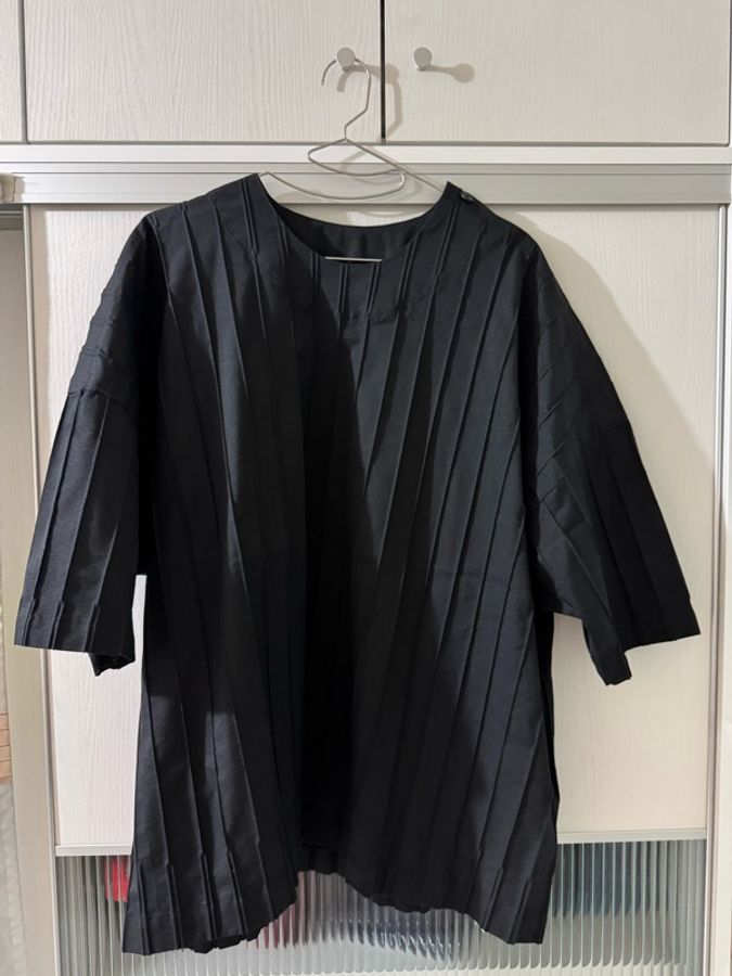 全新 三宅一生 size3 產量稀少 ApocAble IsseyMiyake -蒸氣拉伸黑線條上衣 寬鬆男女可穿-4