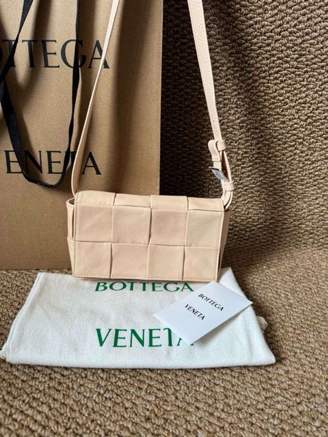 閒置新未使用 Bottega Veneta 葆蝶家cassette八格小腰包-0