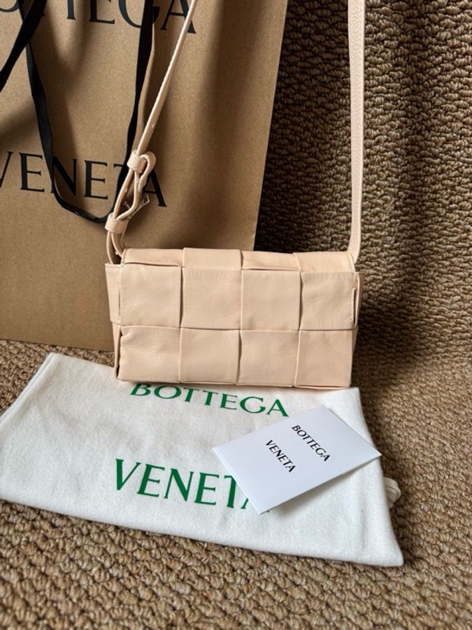 閒置新未使用 Bottega Veneta 葆蝶家cassette八格小腰包-1