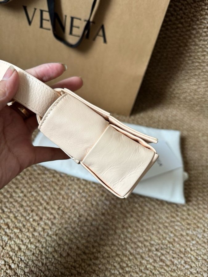 閒置新未使用 Bottega Veneta 葆蝶家cassette八格小腰包-2