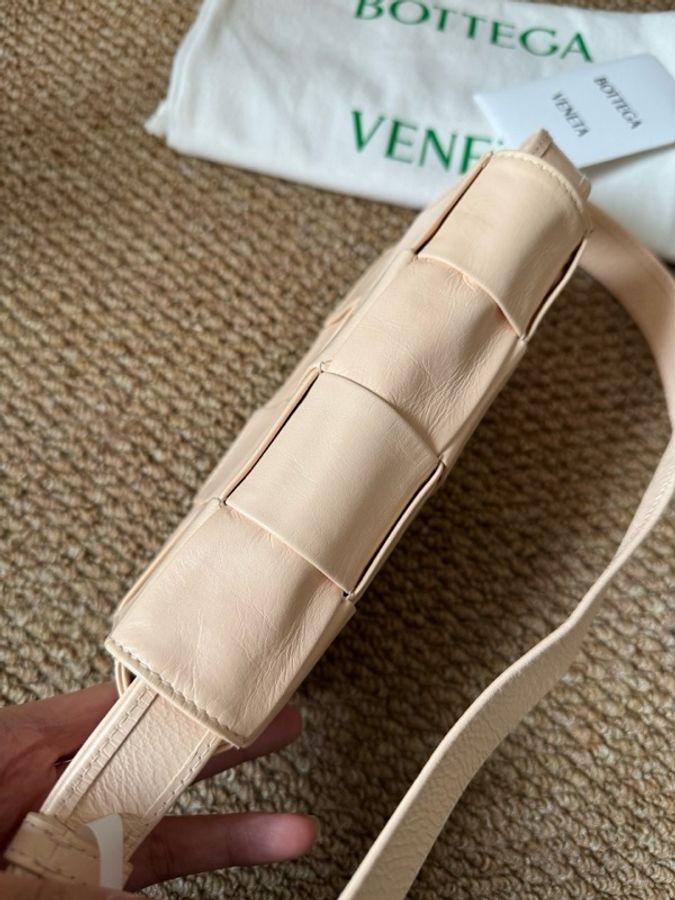 閒置新未使用 Bottega Veneta 葆蝶家cassette八格小腰包-5