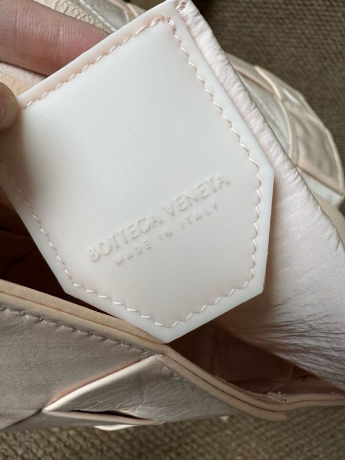 閒置新未使用 Bottega Veneta 葆蝶家cassette八格小腰包-7