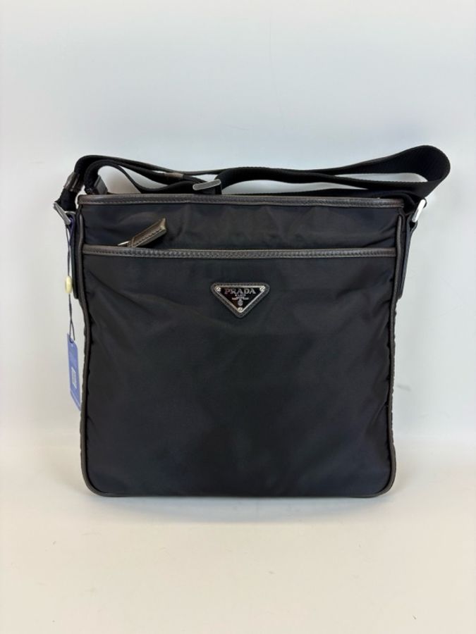 Prada/普拉達 普拉達尼龍三角鋼標男士斜挎包，尺寸：26✖️25-0