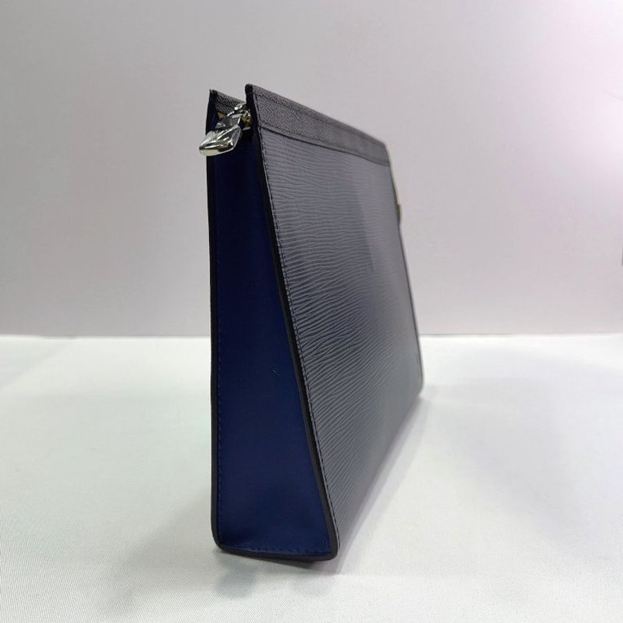 LV Epi Pochette Voyage手拿包-3
