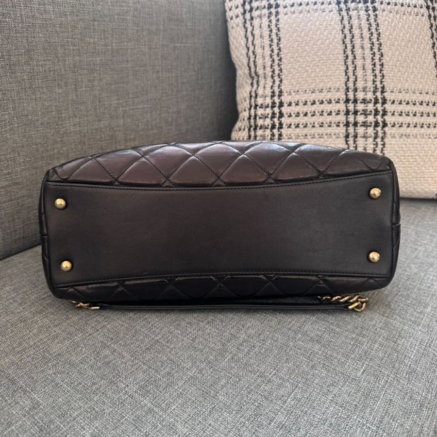 CHANEL 黑色油蠟牛皮孟買系列 Gold Bar 兩用包-5