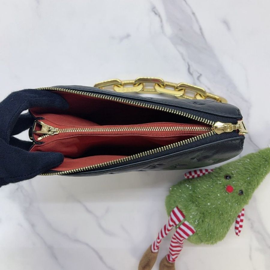 LV Coussin BB小羊皮壓花單肩包-4