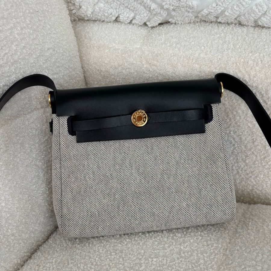 Hermes愛馬仕 herbag mini熊貓拼色斜背包 金扣-0