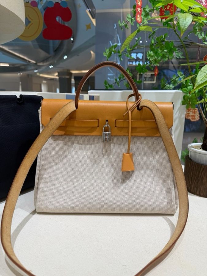 Hermes herbag 31 米白拼棕 銀扣 帆布包 斜挎包 帶可替換 黑色子袋-3