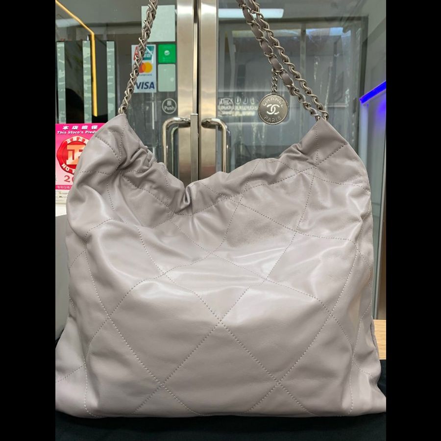 Chanel medium 22Bag 淺灰-2