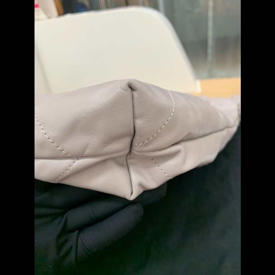 Chanel medium 22Bag 淺灰-6