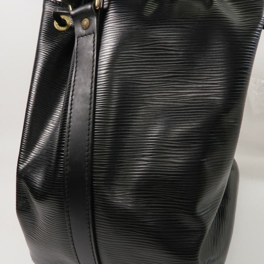 LOUIS VUITTON Epi Noe肩背袋-16