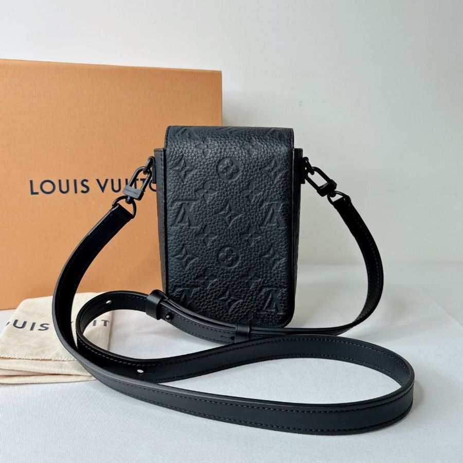 LV S-Lock粒面牛皮壓紋手機包-1