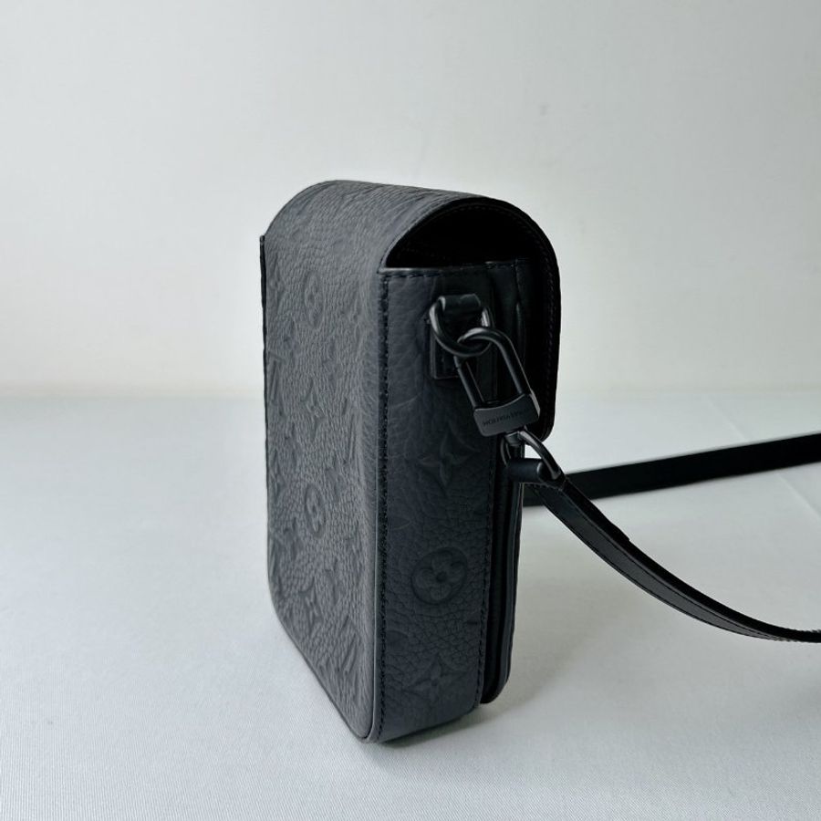 LV S-Lock粒面牛皮壓紋手機包-4