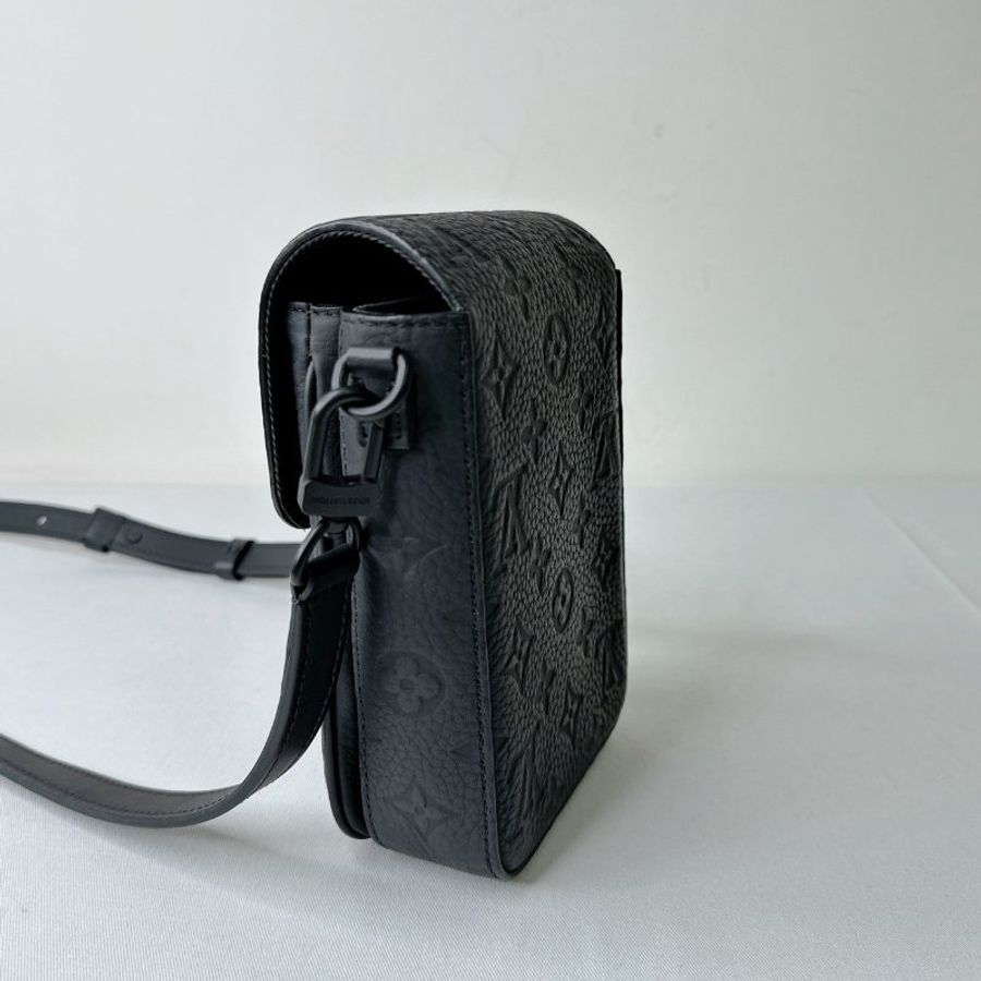 LV S-Lock粒面牛皮壓紋手機包-5