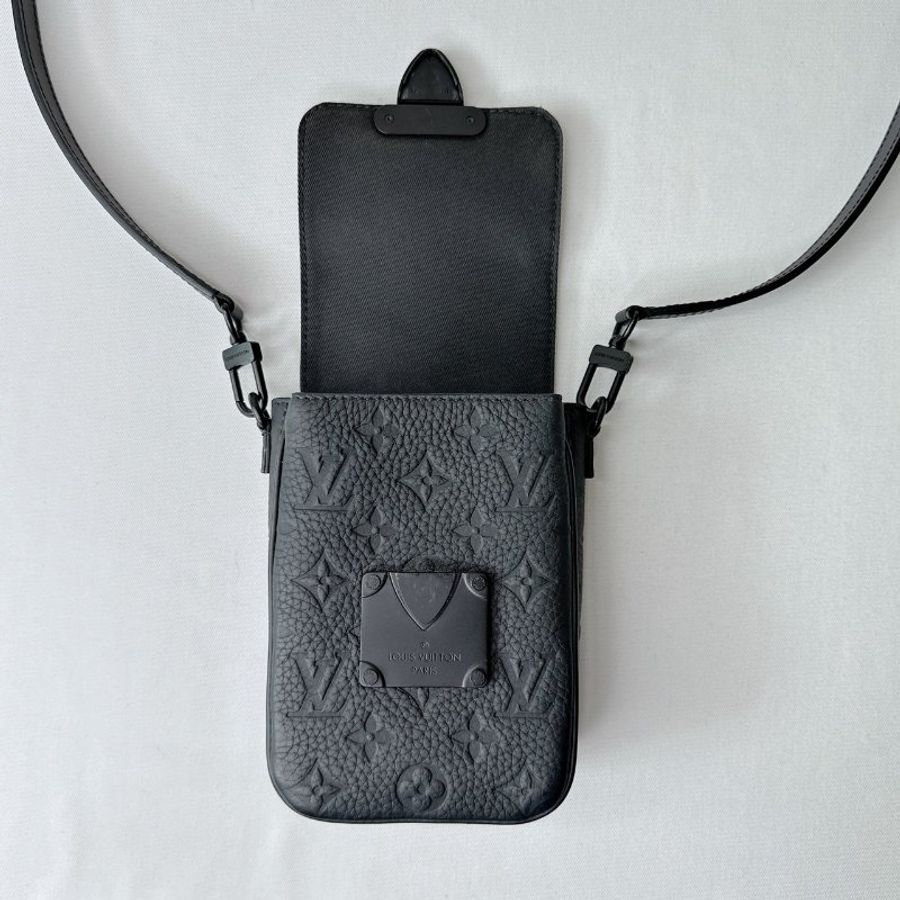 LV S-Lock粒面牛皮壓紋手機包-6