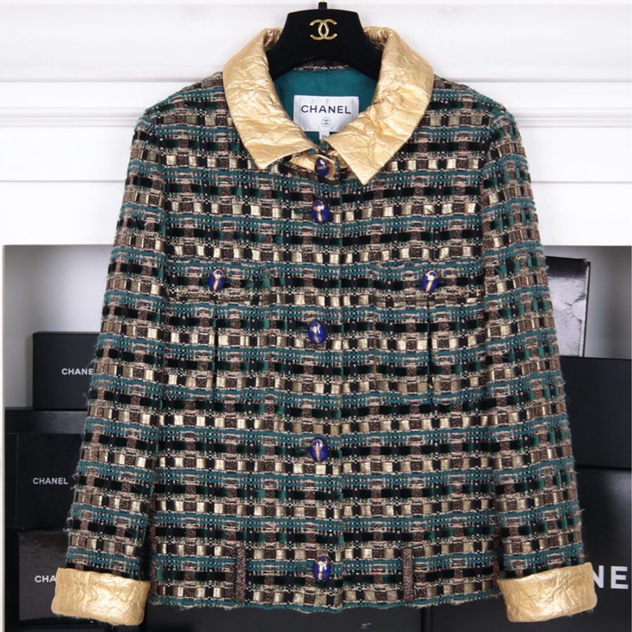 Chanel 19年埃及系列秀款圣甲虫蓝扣腰带金领外套套装-5