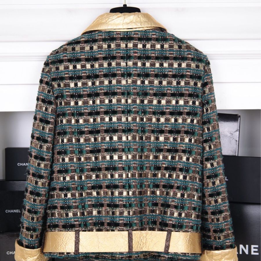 Chanel 19年埃及系列秀款圣甲虫蓝扣腰带金领外套套装-6