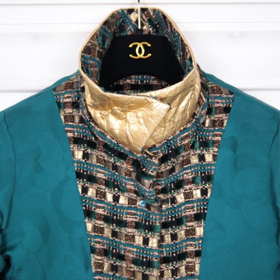 Chanel 19年埃及系列秀款圣甲虫蓝扣腰带金领外套套装-20