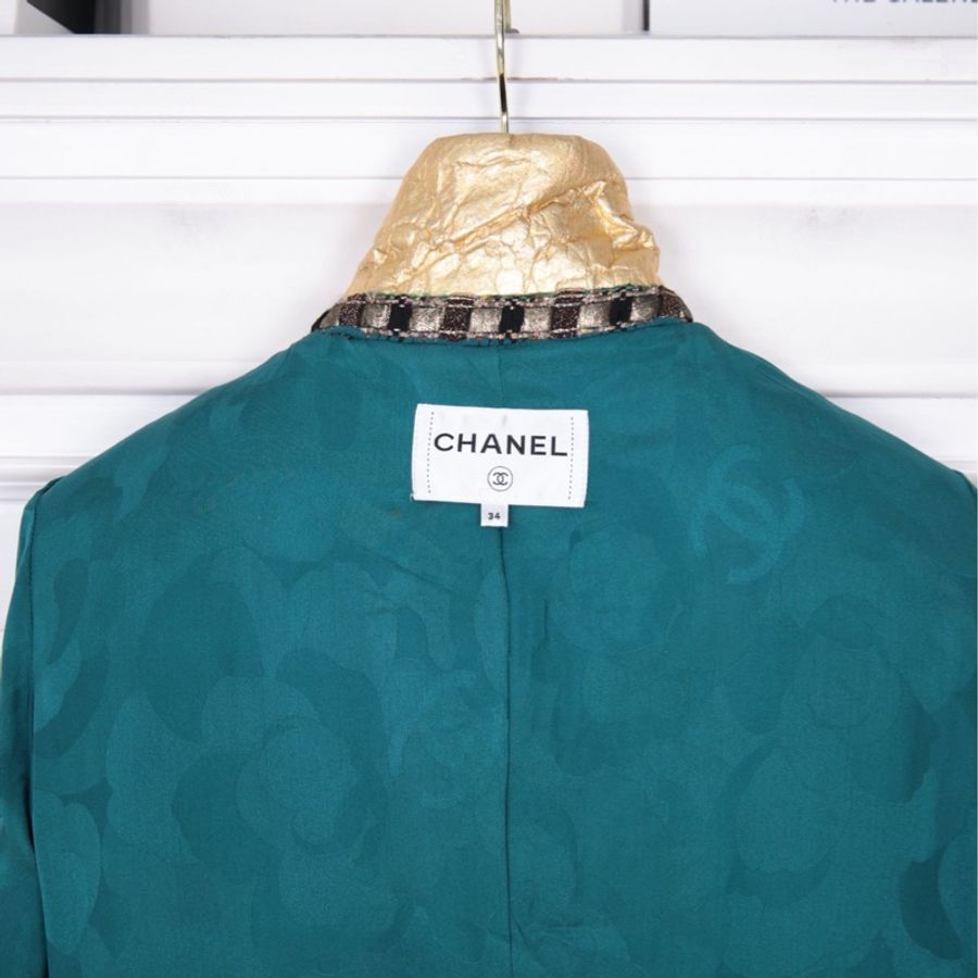 Chanel 19年埃及系列秀款圣甲虫蓝扣腰带金领外套套装-21