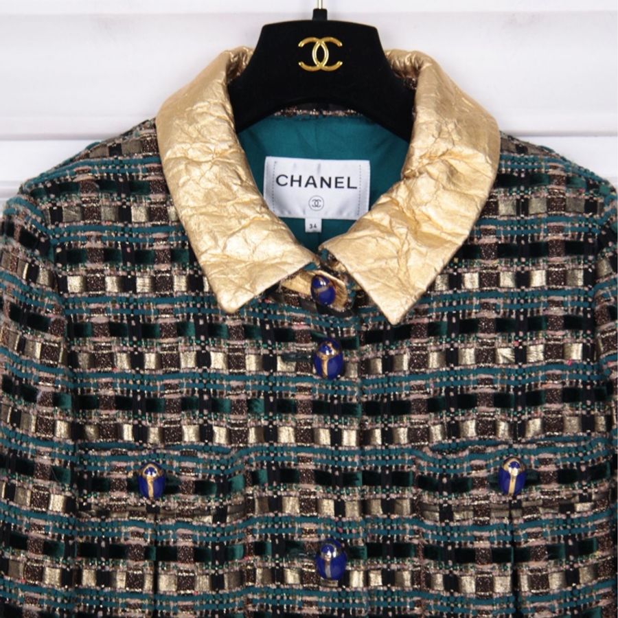 Chanel 19年埃及系列秀款圣甲虫蓝扣腰带金领外套套装-22