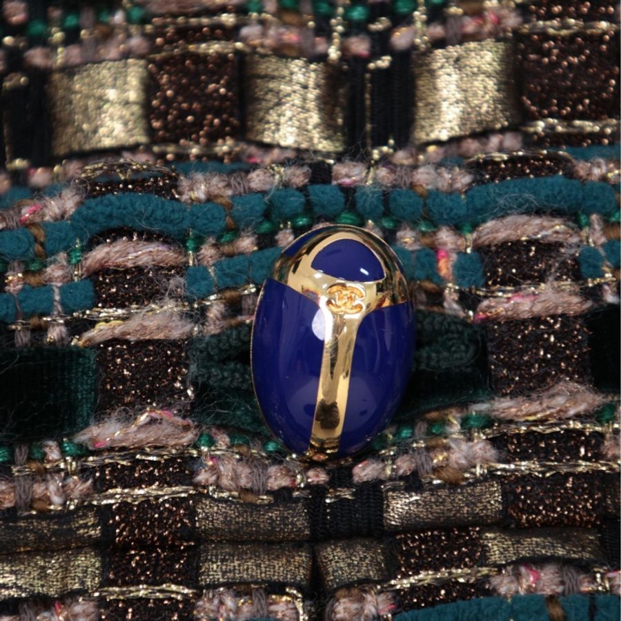 Chanel 19年埃及系列秀款圣甲虫蓝扣腰带金领外套套装-52