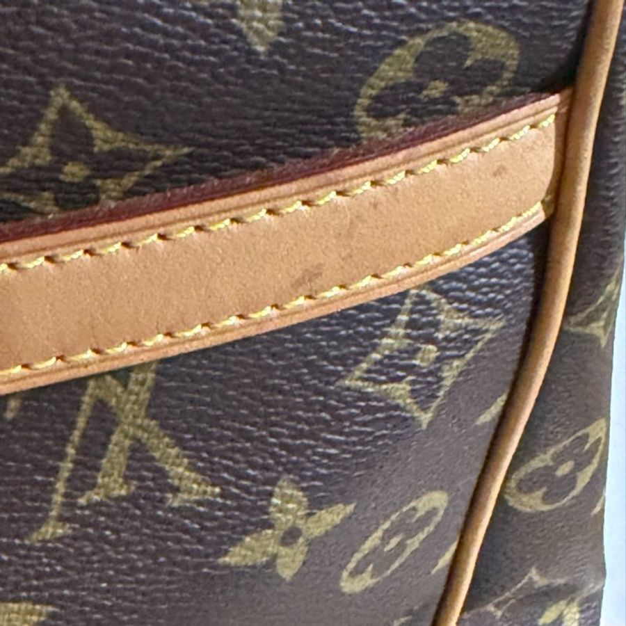 Louis Vuitton 經典字紋斜背王建民書包 扣環的包膜還在-2