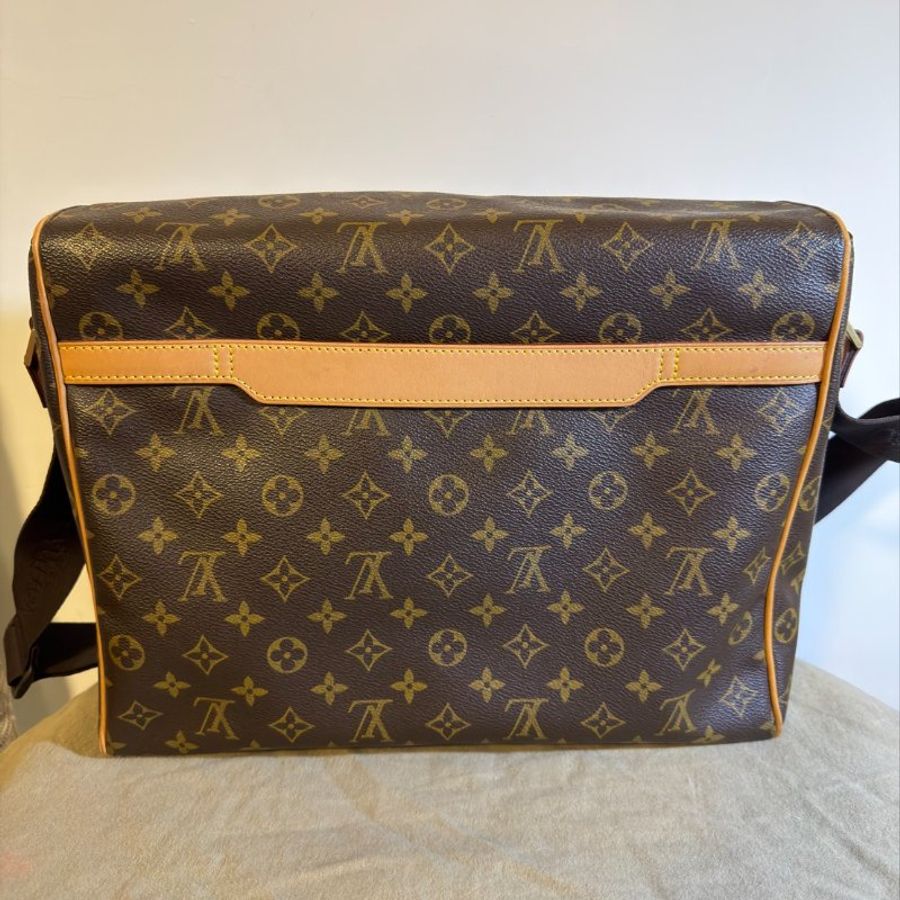 Louis Vuitton 經典字紋斜背王建民書包 扣環的包膜還在-10