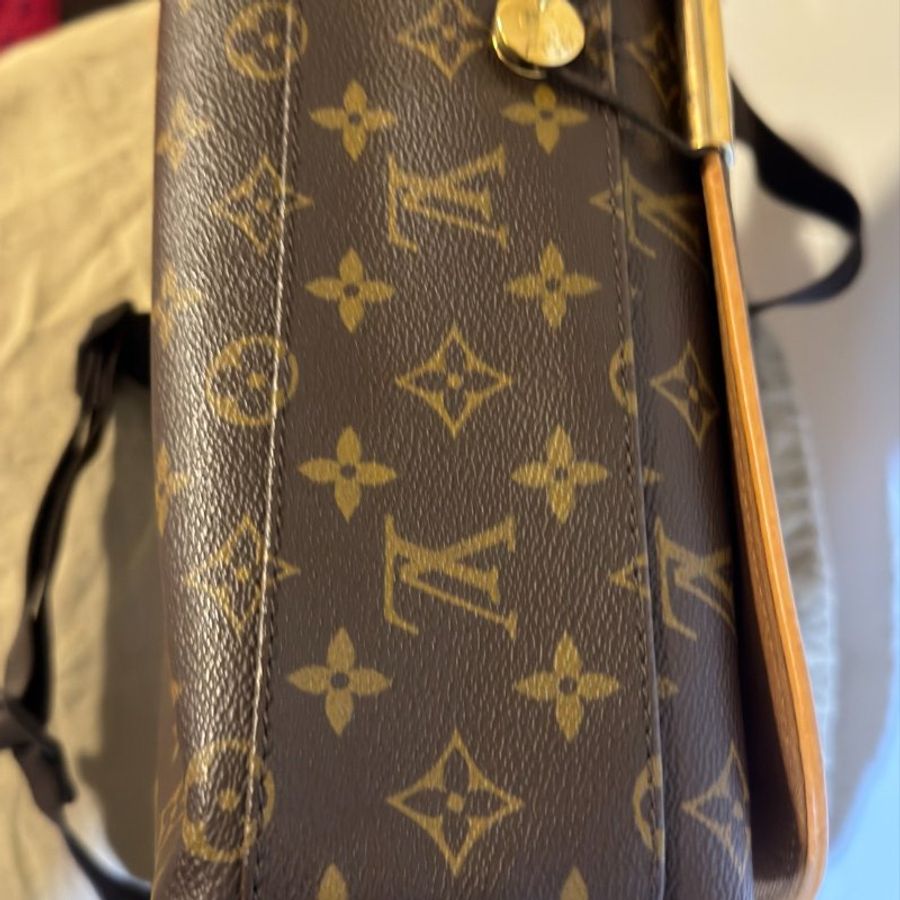 Louis Vuitton 經典字紋斜背王建民書包 扣環的包膜還在-12
