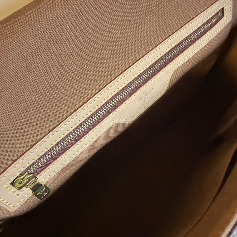 Louis Vuitton 經典字紋斜背王建民書包 扣環的包膜還在-14