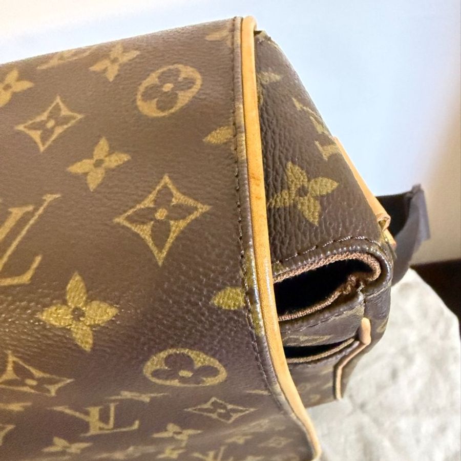 Louis Vuitton 經典字紋斜背王建民書包 扣環的包膜還在-17