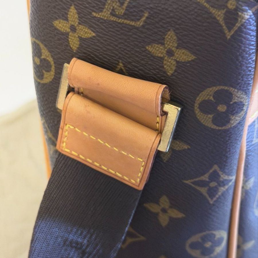 Louis Vuitton 經典字紋斜背王建民書包 扣環的包膜還在-21