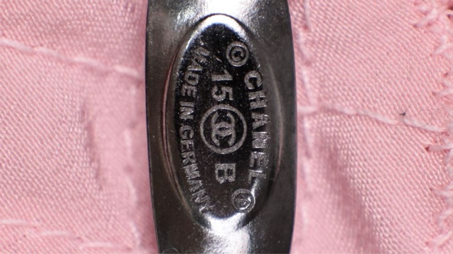 Chanel 15年樱花粉泡芙织物珍珠山茶花胸针-10