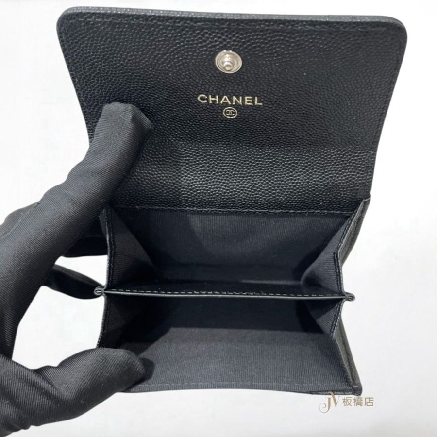 JY0381-CHANEL 黑色荔枝皮琺瑯拚鑽logo下蓋雙層卡包 AP3340-7