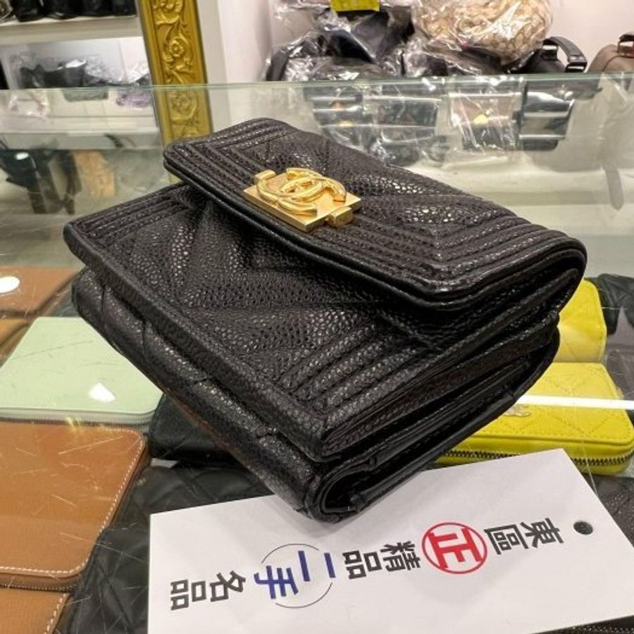 東區正精品㊣CHANEL BOY 香奈兒黑色荔枝牛皮前後金釦迷你三折釦子短夾 RZ6507-12