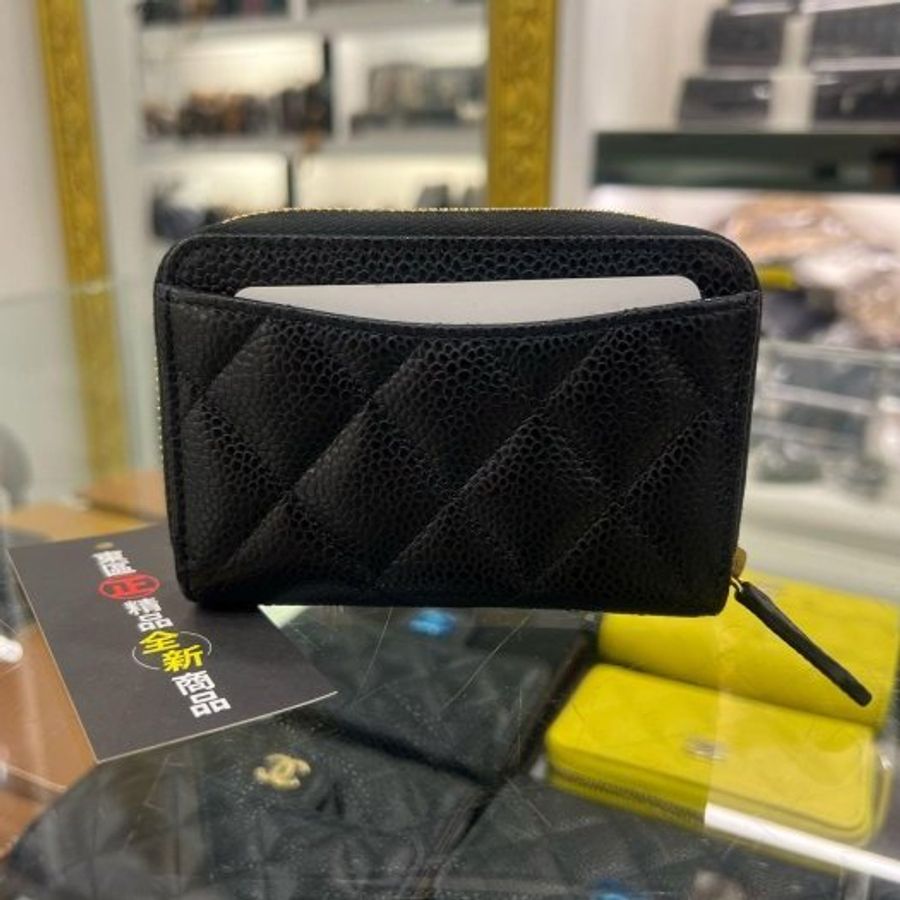 東區正精品㊣CHANEL AP0216 全新香奈兒黑色荔枝牛皮金釦ㄇ字拉鍊後口袋卡片夾零錢包 RZ6450-6