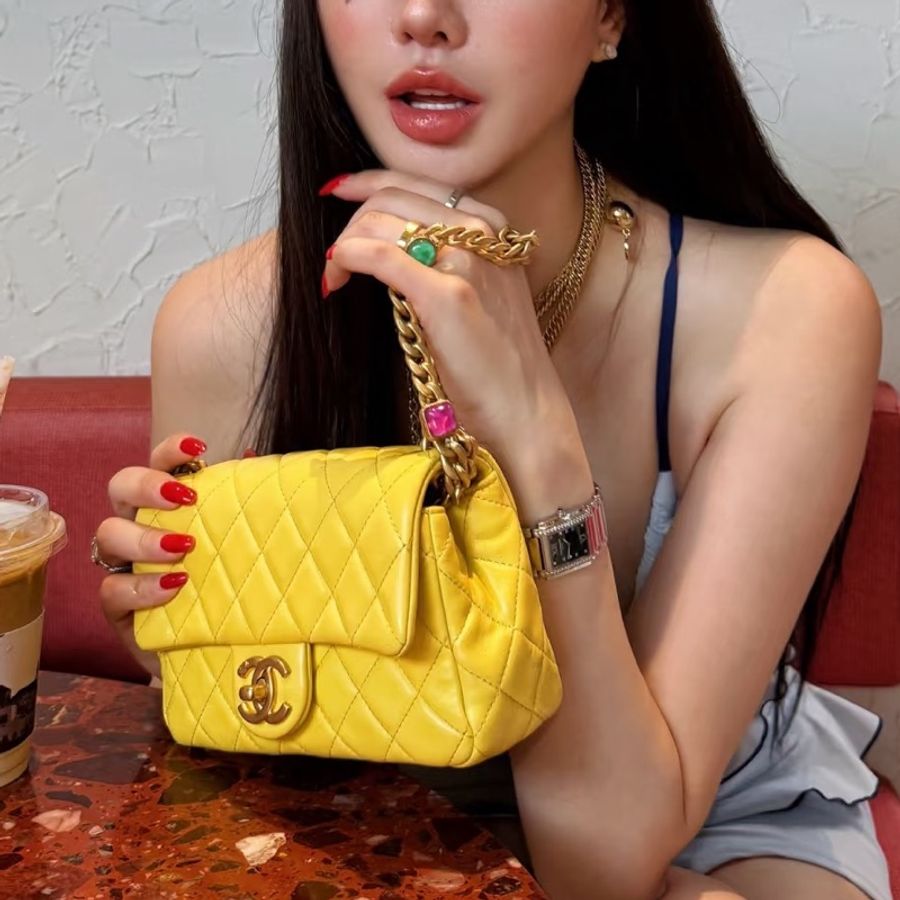 CHANEL香奈兒CF25小雞🐥黃中號漆皮材質夏日活力肩背包-34