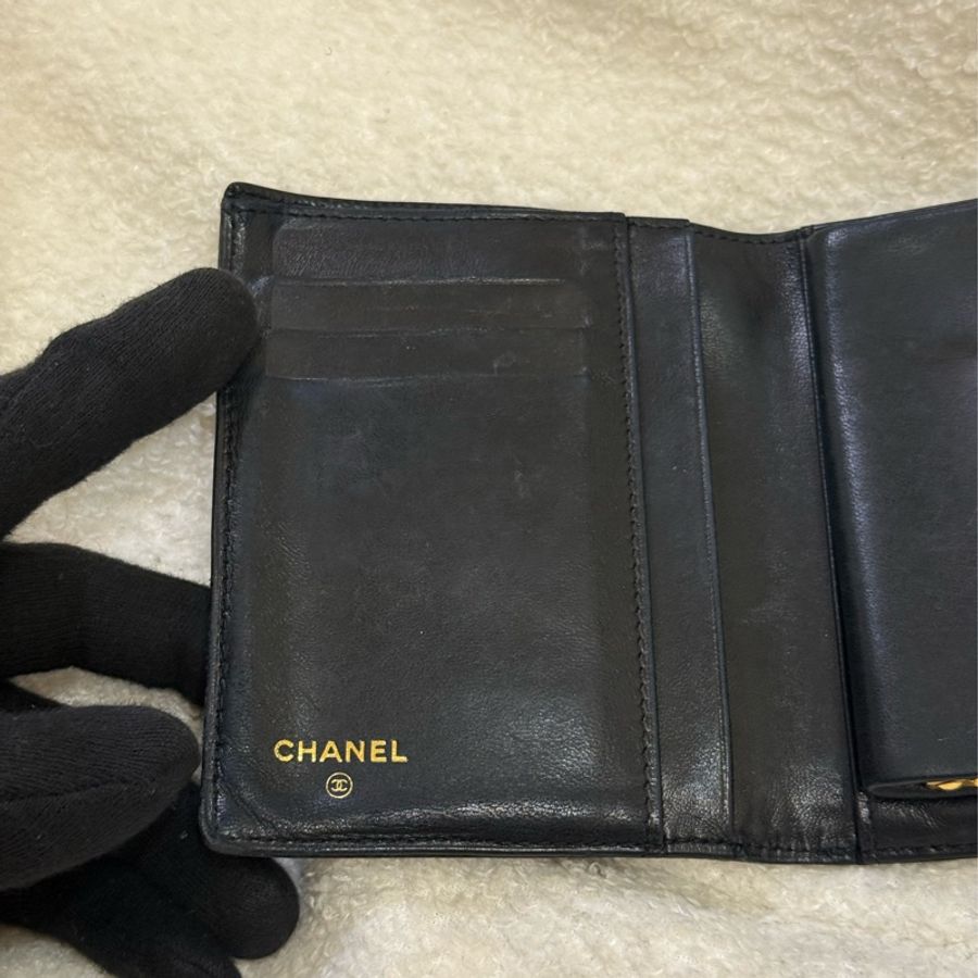 Chanel 黑色荔枝皮短夾-7