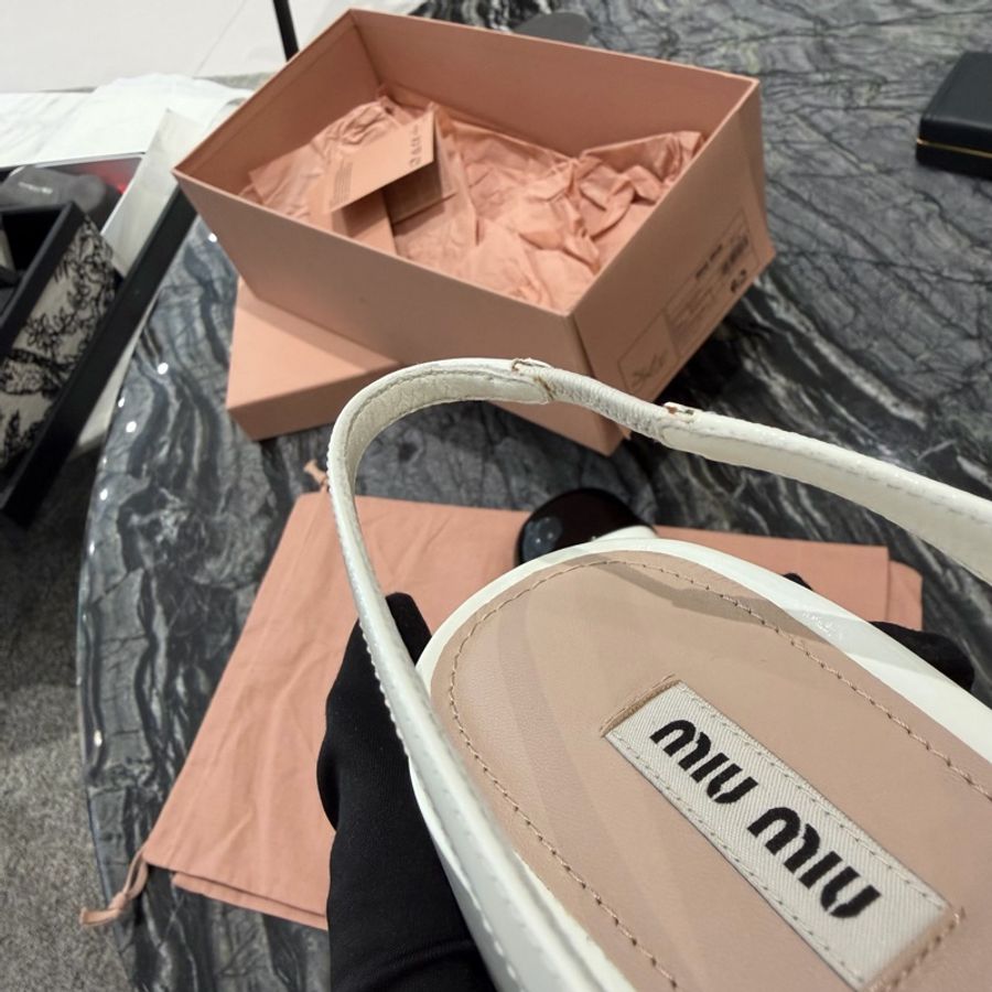 Miu Miu繆繆 黑白漆皮跟鞋 尺碼36碼-13