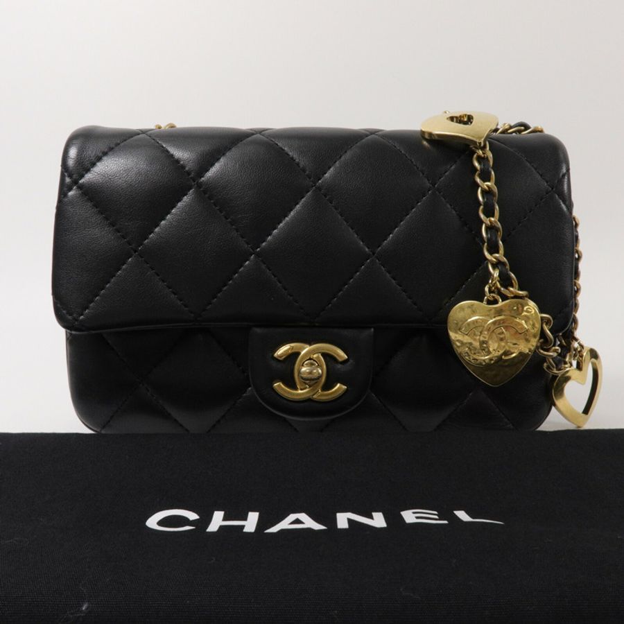 CHANEL 羊皮皮革Mini Flap Bag With Heart Charms鏈帶肩背袋-10