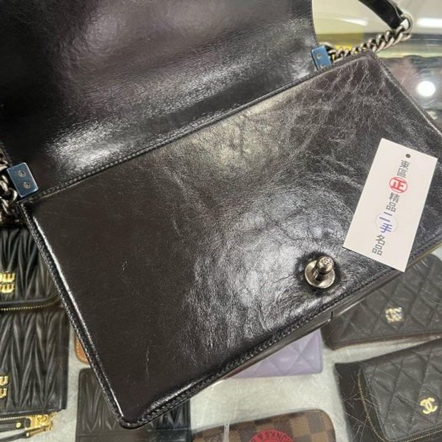 東區正精品㊣CHANEL A92193 Boy 28cm 香奈兒黑色仿舊牛皮銀鍊皮穿鍊肩背包斜背包 RZ6510-10