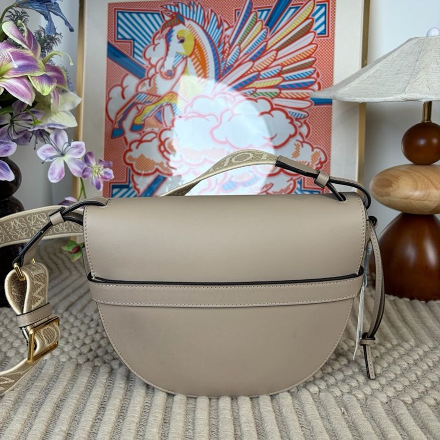 Loewe羅意威 Gate mini馬鞍包 沙色 寬肩帶蝴蝶結 斜背包-1