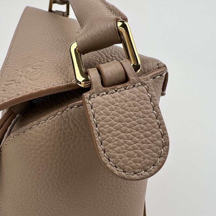 KÉSH 凱仕精品|LOEWE Mini Puzzle Bag 燕麥色斜背包|羅威迷你拼圖包 Light Oat 小牛皮肩背包|金釦兩用包-25