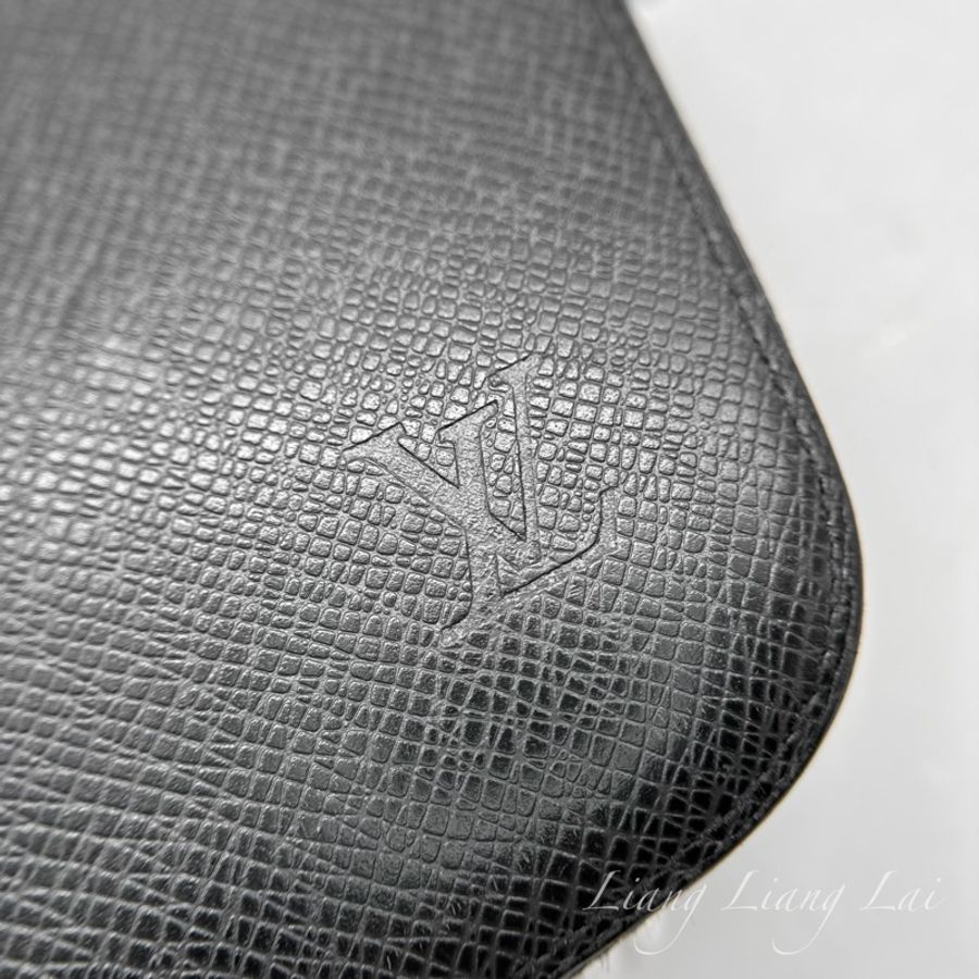 LOUIS VUITTON LV Taïga Zippy Organizer 灰黑色拉鍊手拿長夾|商務收納夾-16